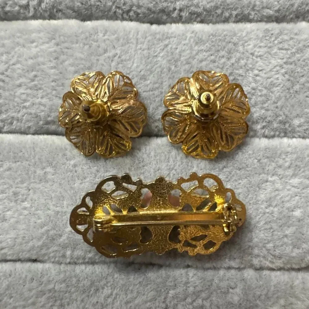 Source Unknown gold tone